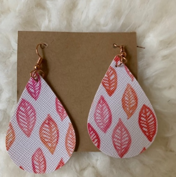 Fall in Love Earrings - Picture 5 of 5